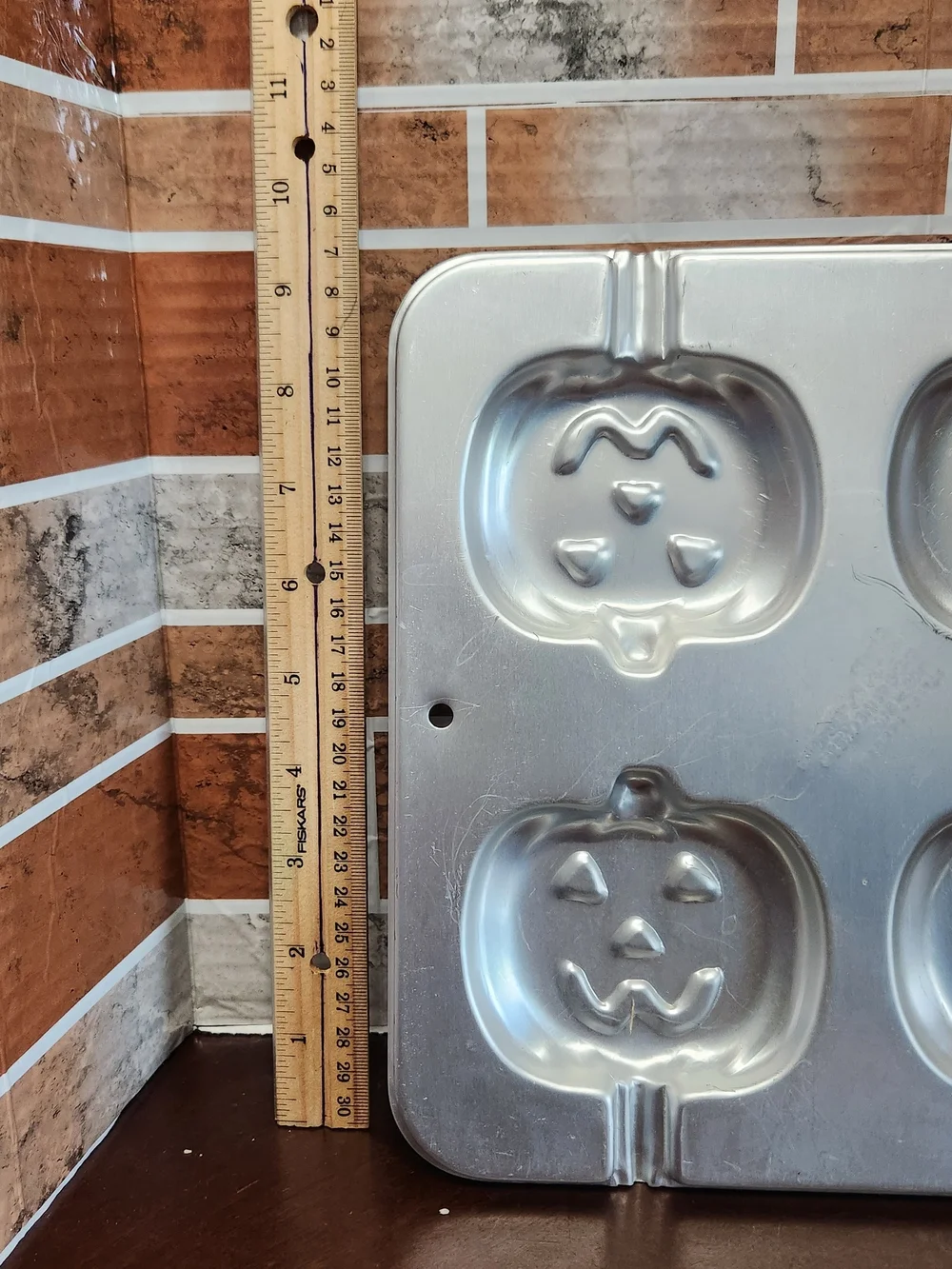 Wilton Silver Pumpkin Jack-O'-Lantern Baking Mold - 6-Cavity